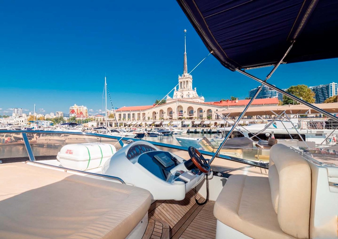 Аренда моторной яхты Sunseeker 66 Manhattan в Сочи